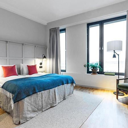 Biz Apartment Bromma Stockholm Buitenkant foto A room at the hotel