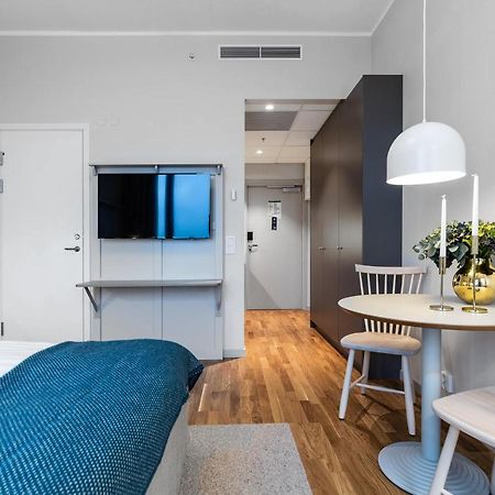 Biz Apartment Bromma Stockholm Buitenkant foto A room at the hotel