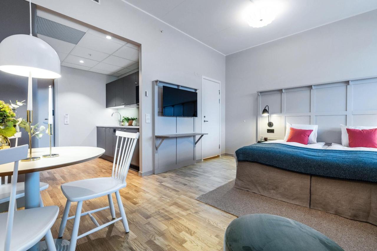 Biz Apartment Bromma Stockholm Buitenkant foto A typical room at the hotel