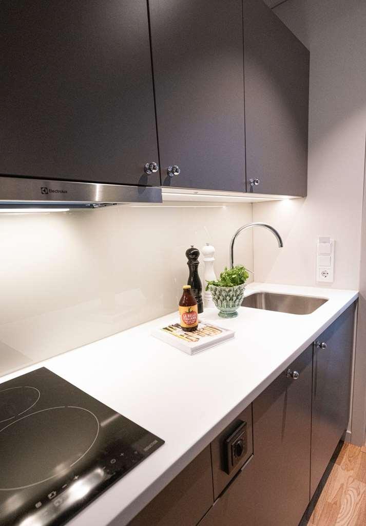 Biz Apartment Bromma Stockholm Faciliteiten foto A kitchen with a single-control tap
